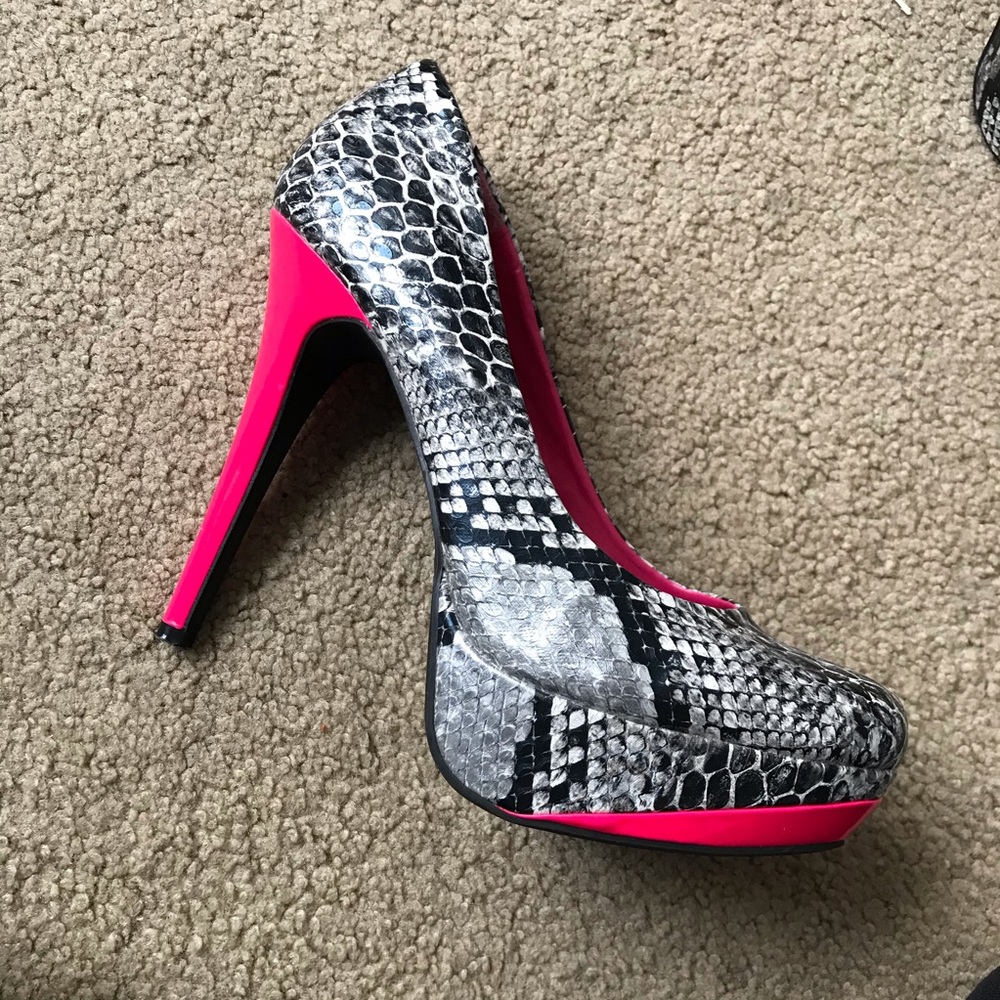 Heels - Picture 3 of 11